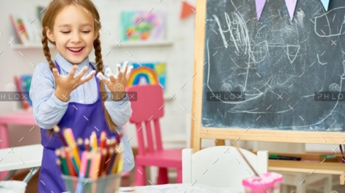 demo-attachment-1016-cute-girl-playing-with-paint-in-art-class-85QTUD9-e1589448274786